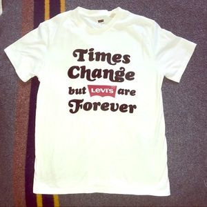 White Levi’s Tee